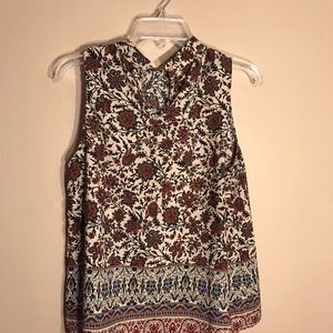 Monteau sleeveless top. Pretty floral print.